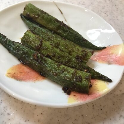 この味付けおいしいし！焼きオクラ簡単でいいですね^_^